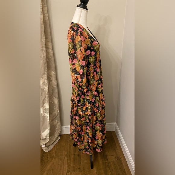 Plus Dress - Picture 5 of 9